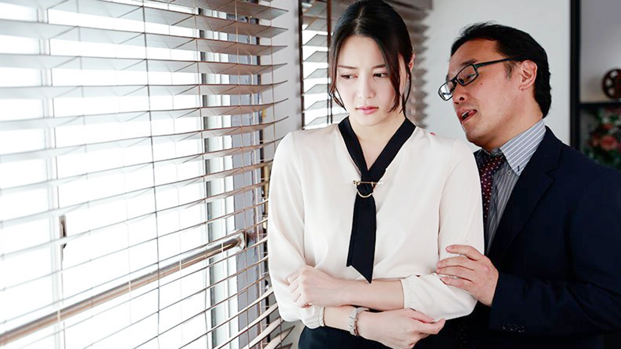Miu Shiromine đi làm nhưng lấy lỗ làm lời