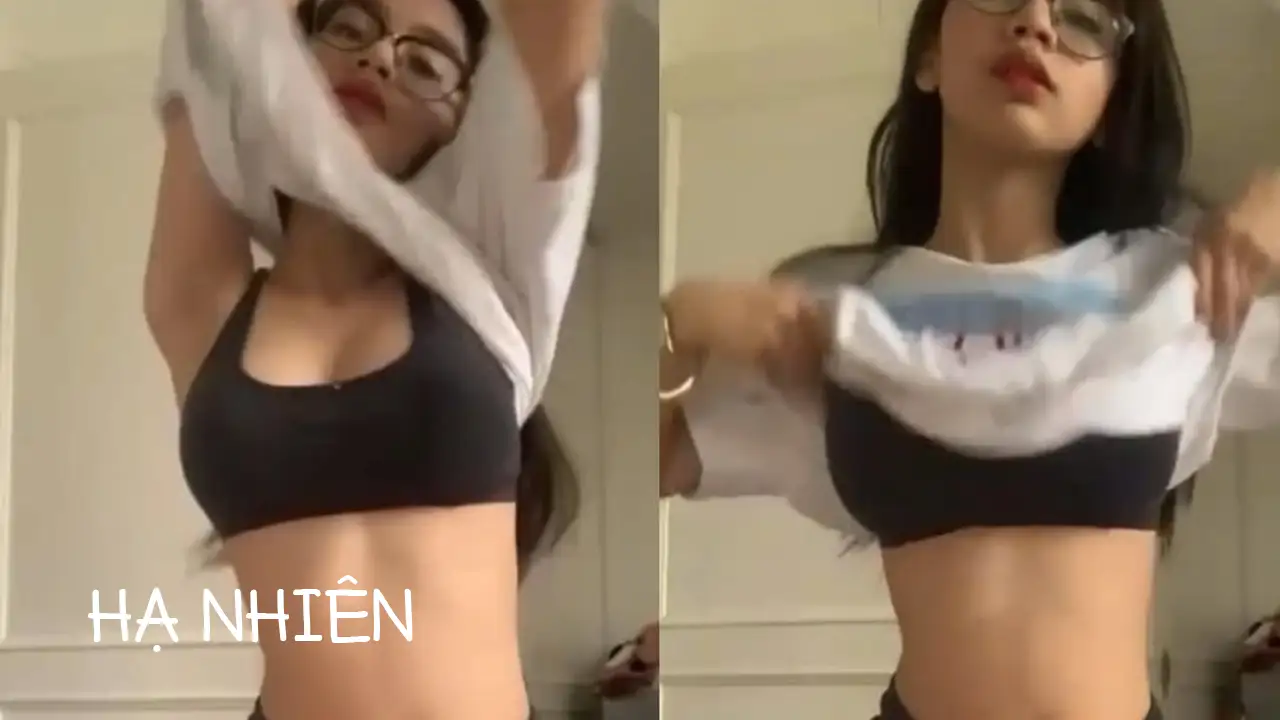 Lộ clip Hạ Nhiên cởi áo show hàng